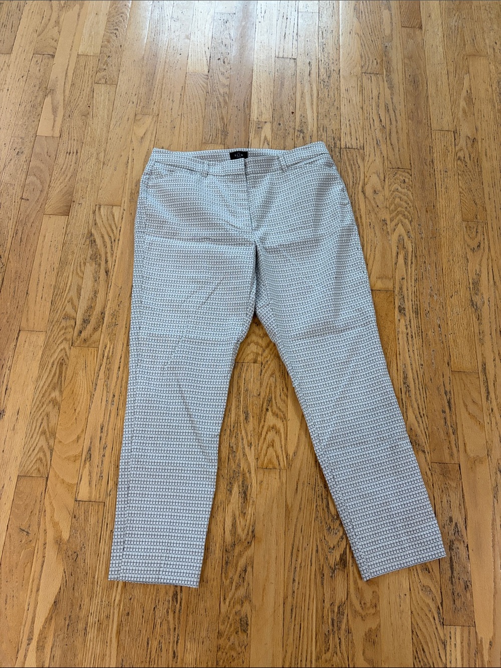 White House Black Market Cropped Ankle Pants in Light Gray Pattern